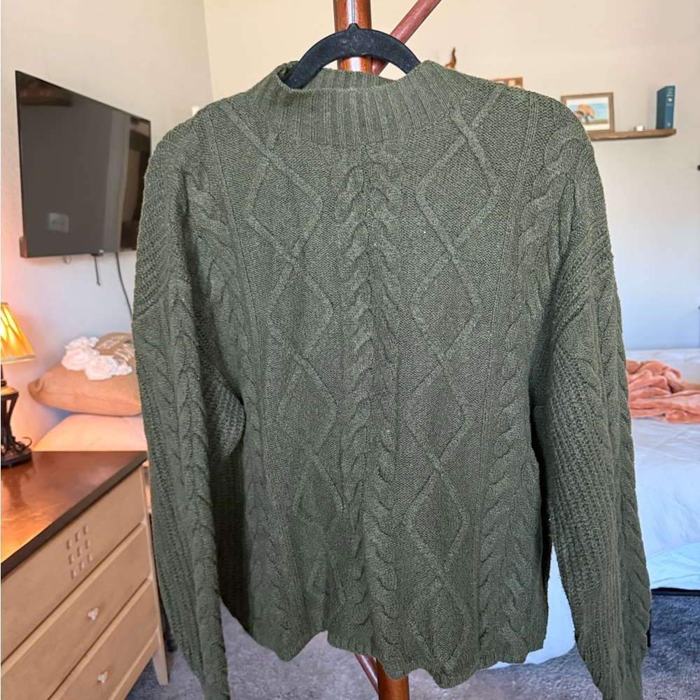Old Navy SoSoft Olive Green Cable Knit Sweater - L